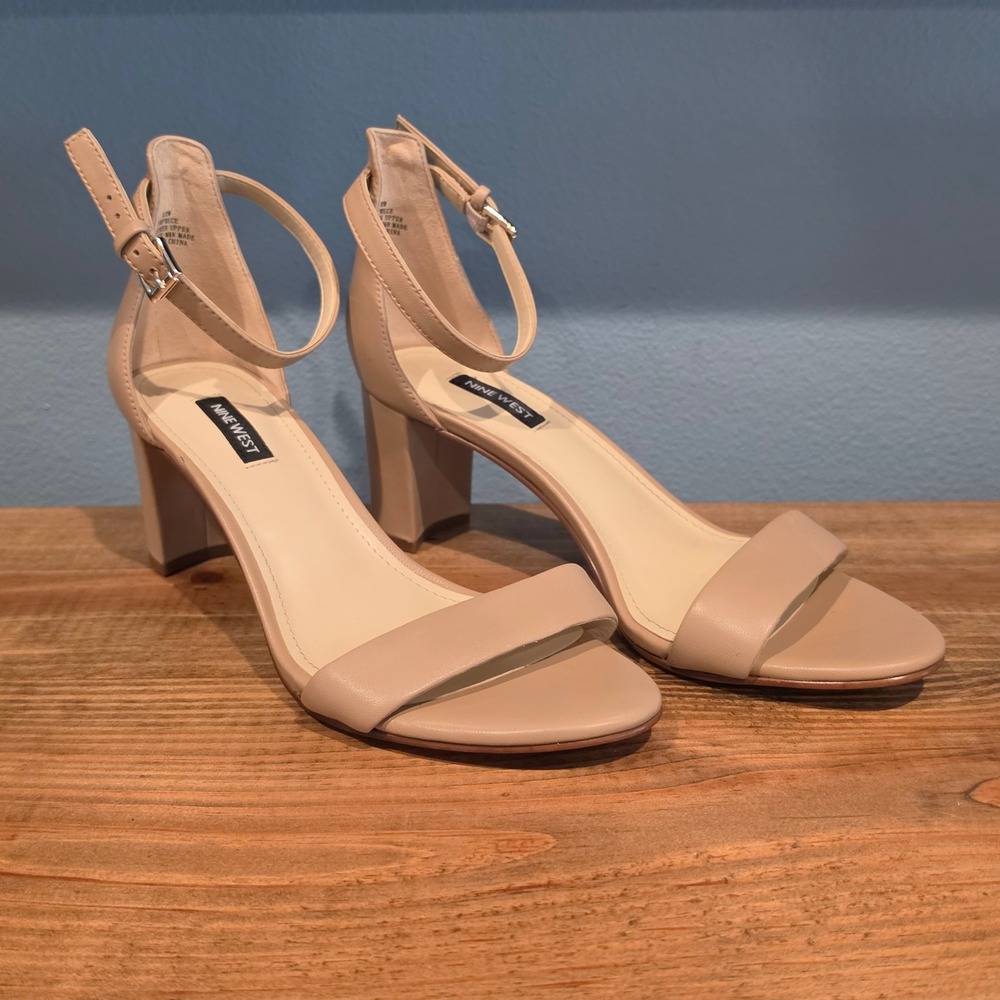 Nine West Womens Pruce Heeled Sandal Beige Leather Block Heel 10W Wide